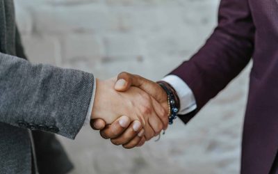 pexels-olia-danilevich-5313361 Business handshake
